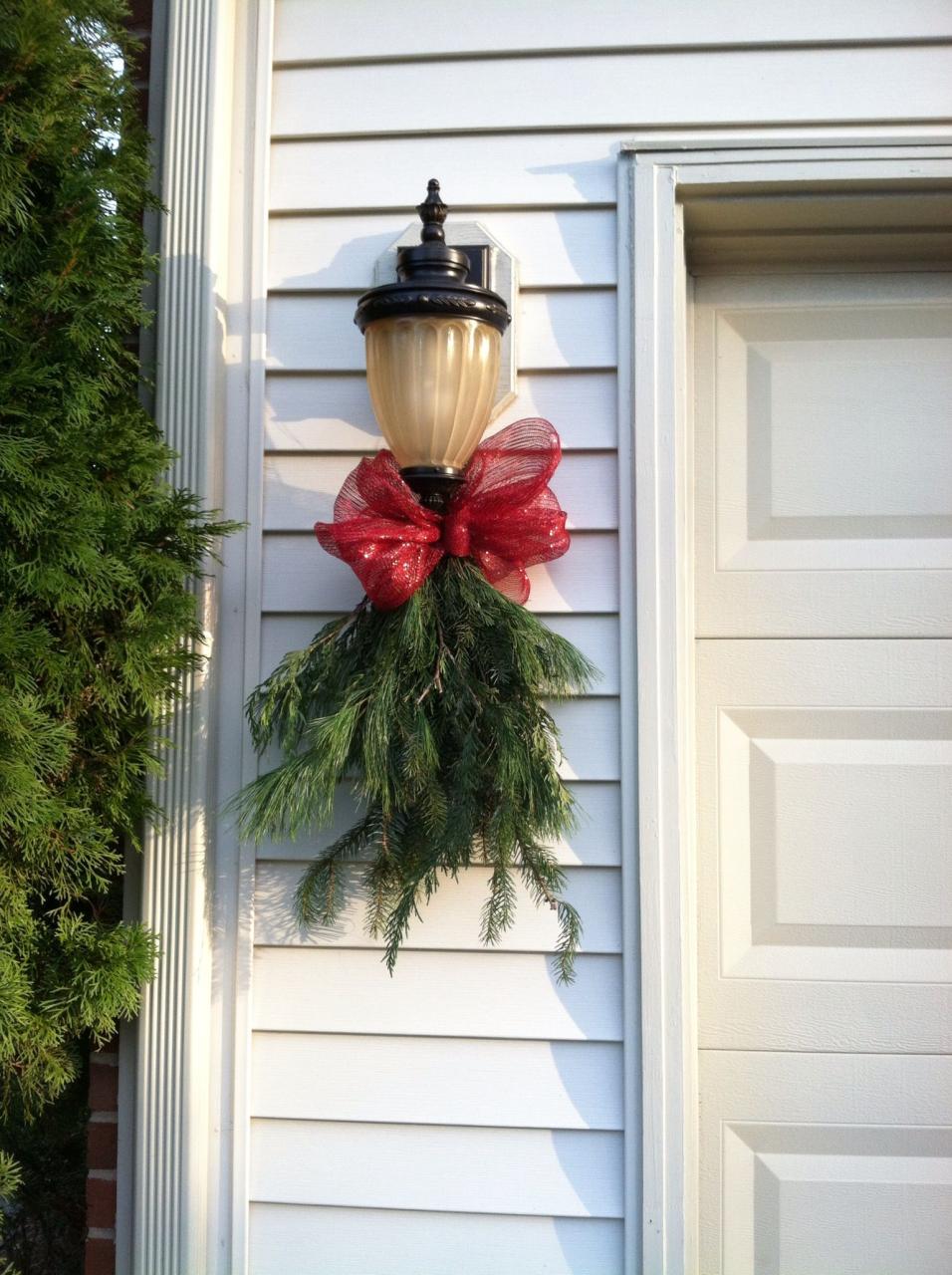 christmas decorations for outside garage lights Garage light swags Outside christmas decorations, Decorating with