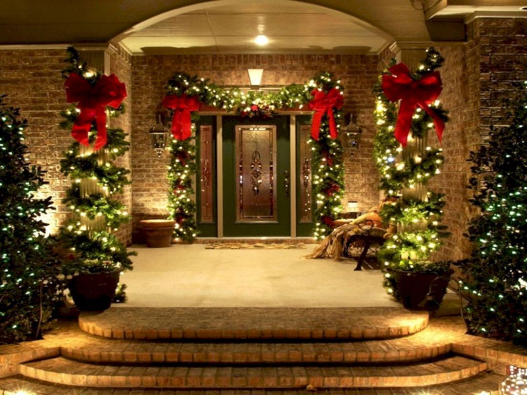 christmas decorations outside walls 30+ Incredible Outdoor Christmas Decorating Ideas — Freshouz Home