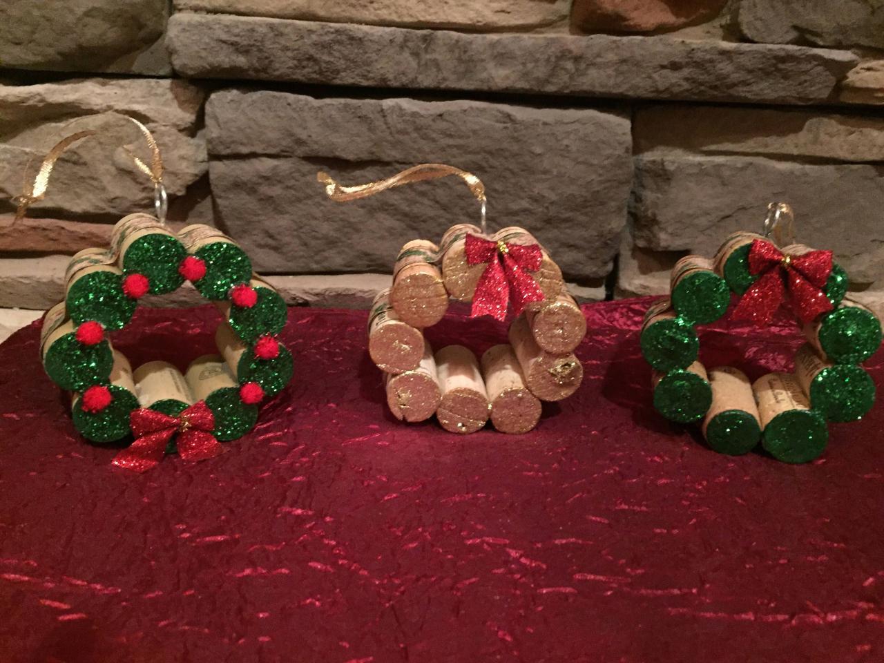 wine cork christmas decor Wine Cork Wreaths! Wreaths are made with wine corks, green or gold