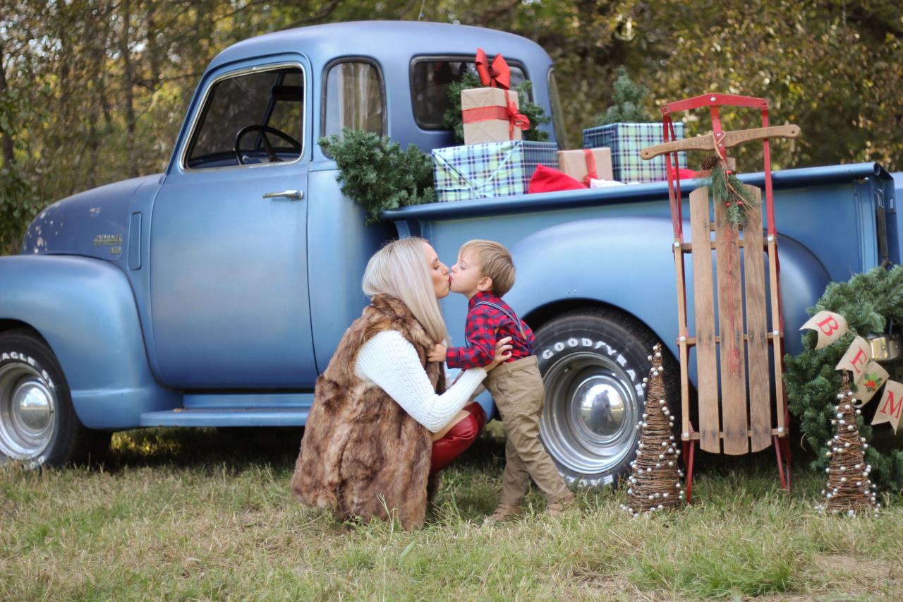 blue truck christmas decor "Blue Truck" Christmas Mini Sessions Family christmas pictures