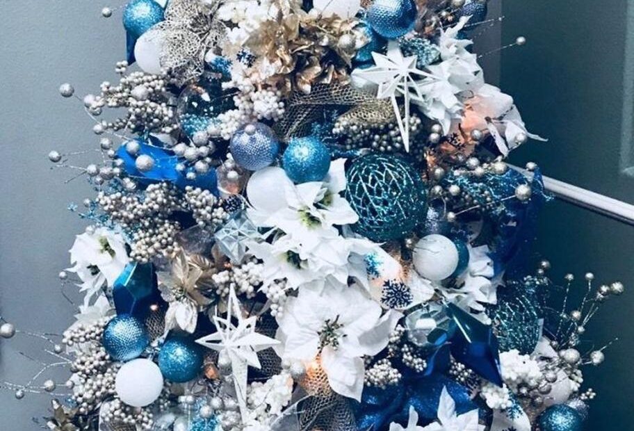 blue and green christmas tree decor Awesome 46 Elegant Blue White Christmas Decor Ideas. Blue christmas