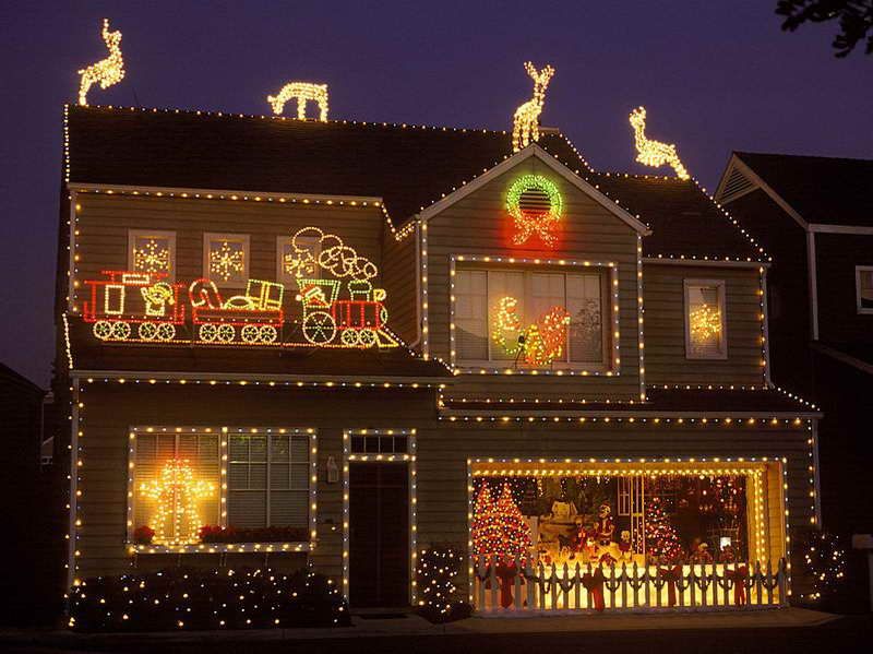 christmas decorations outdoor roof 20+ Outdoor Christmas Roof Decorations The Urban Decor