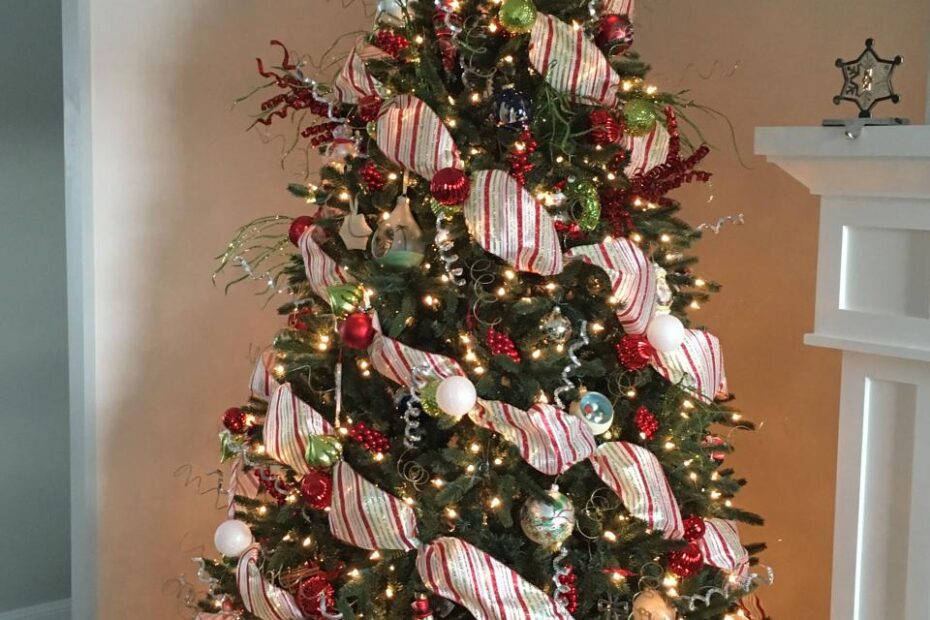 christmas tree decoration ideas using ribbon 20+ Christmas Tree With Ribbon Decorating Ideas The Urban Decor