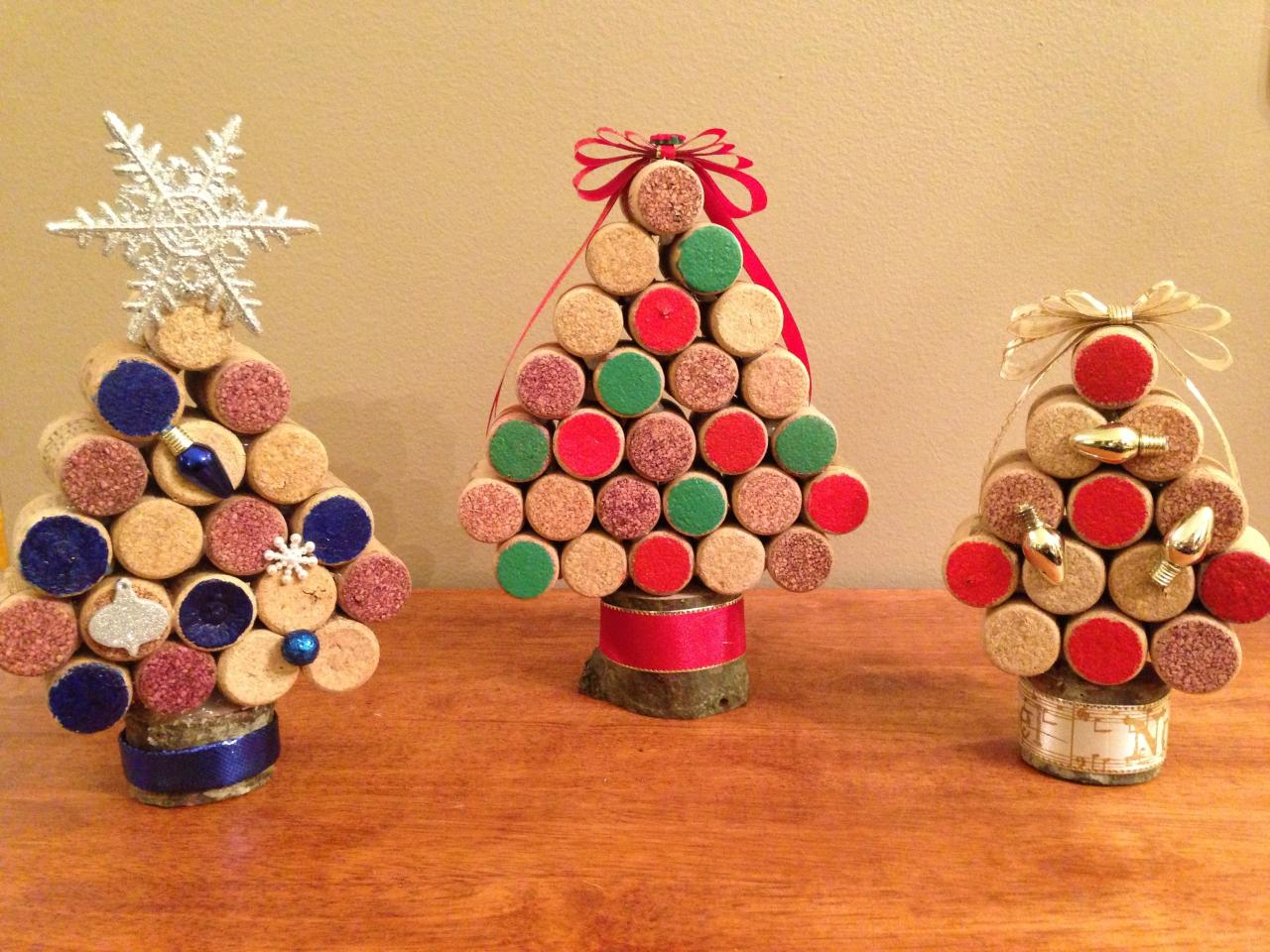 wine cork christmas decor Some finished wine cork trees Christmas crafts, Crafts, Wine cork