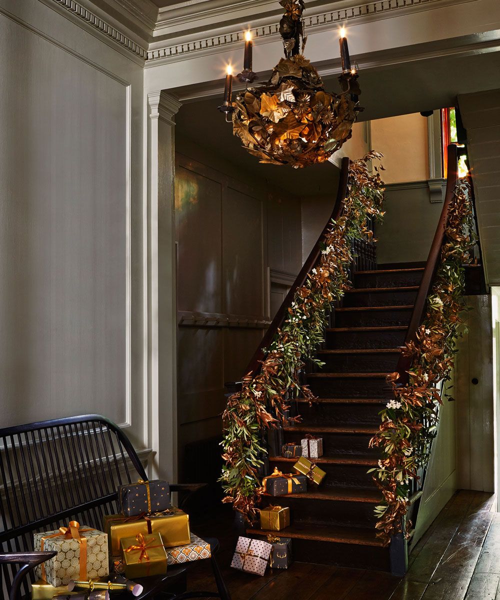 christmas decor for hallway Christmas hallway decoration ideas to impress your guests. These