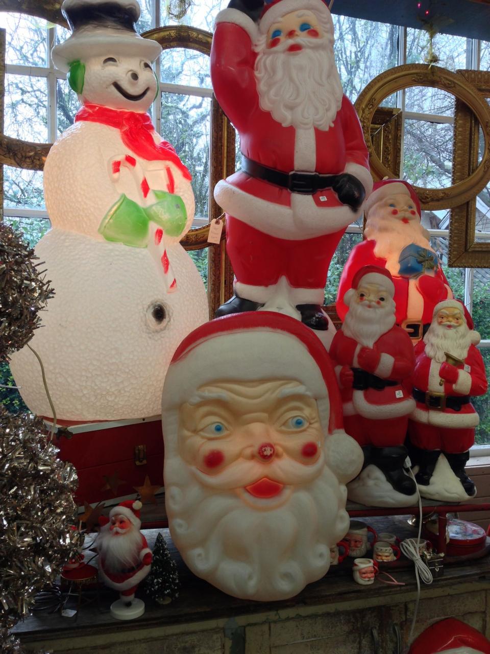 retro christmas decorations outdoor 20+ Vintage Outdoor Christmas Decorations Ideas HMDCRTN