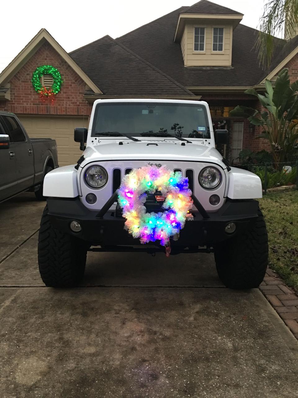 jeep wrangler christmas decoration ideas JeepChristmaswreath Jeep wrangler diy, Jeep cars, Diy jeep