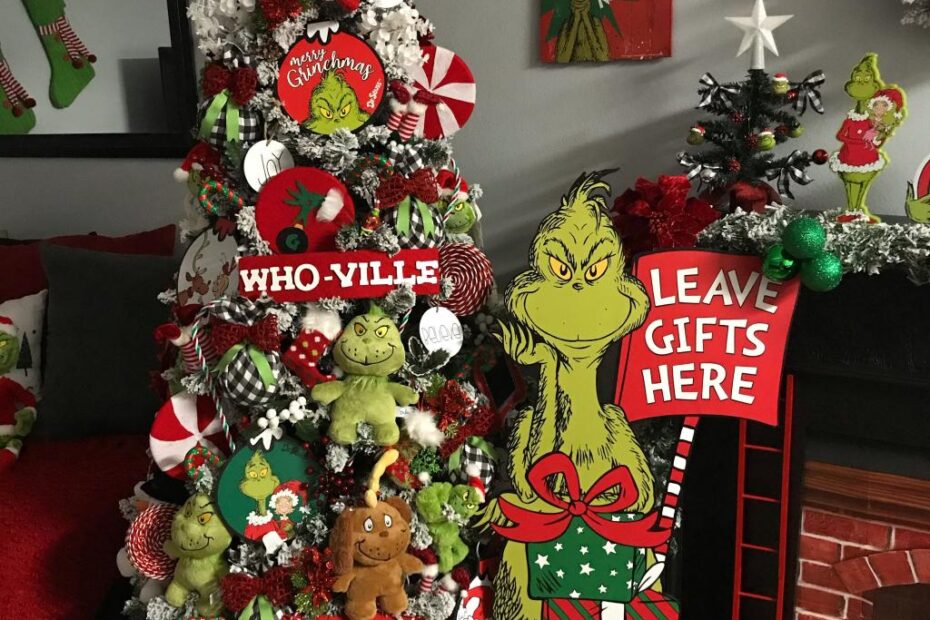 grinch theme christmas decor 20 Grinch Christmas Decor Ideas » Lady Decluttered