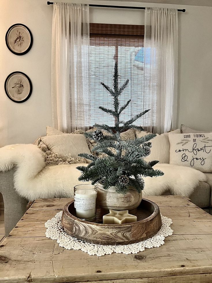 farmhouse christmas coffee table decor Rustic Farmhouse Christmas Coffee Table Decor Idea