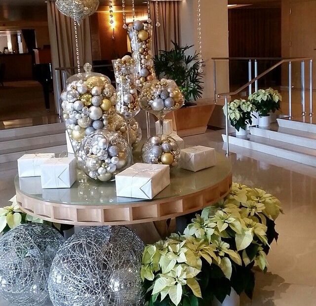 christmas lobby decor ideas Hotel lobby decor II Office christmas decorations, Christmas