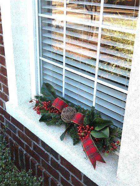 window sill christmas decor 20+ Christmas Window Sill Decorations The Urban Decor