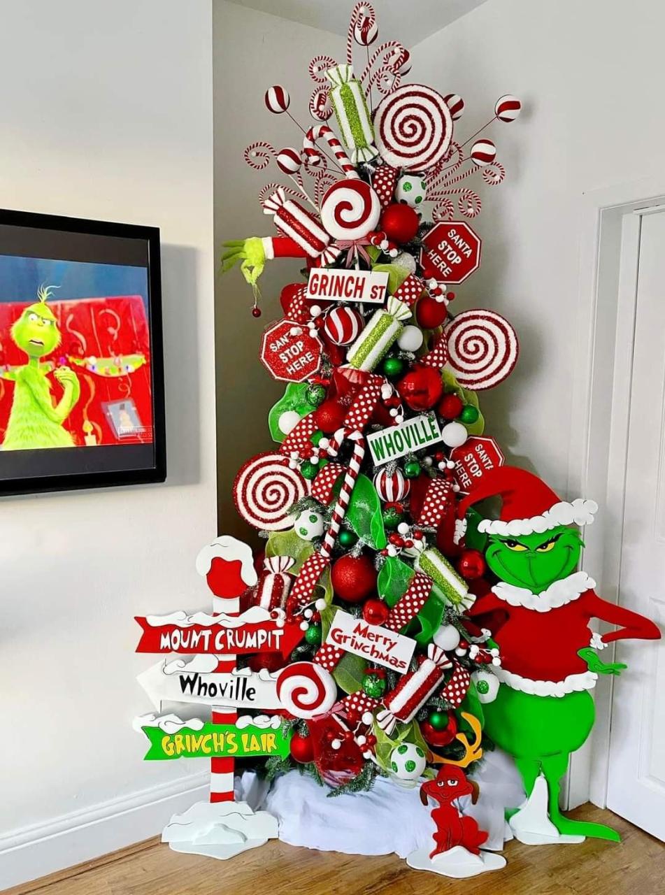 grinch christmas decorations near me 16 Grinch Christmas Tree Decorating Ideas » Lady Decluttered