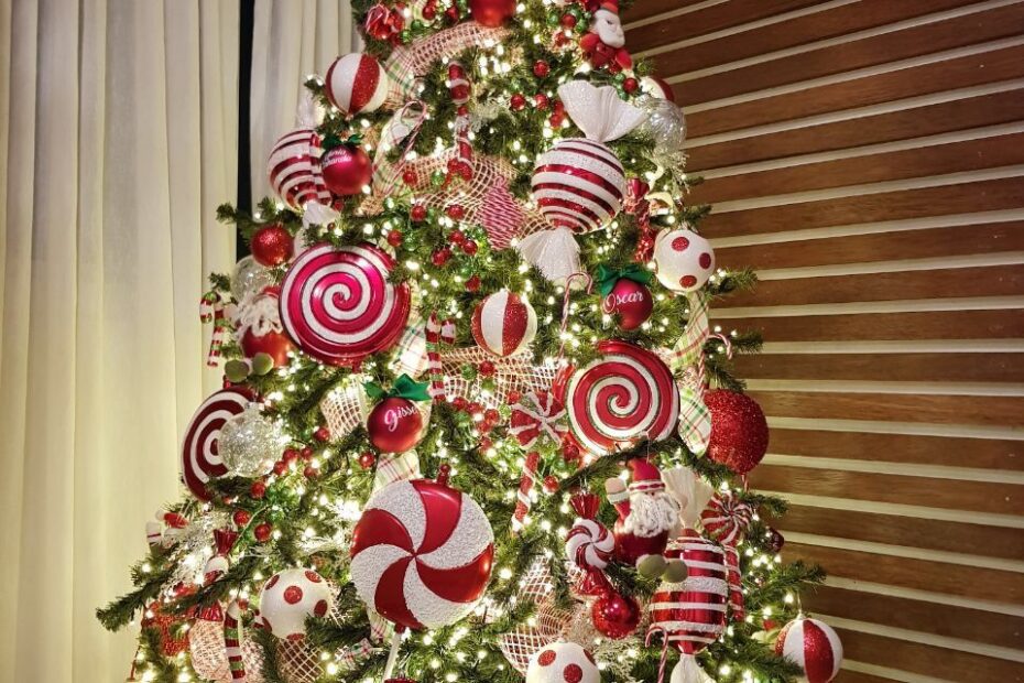 candy cane christmas tree decor Candy Cane Christmas Tree Creative christmas trees, Christmas tree