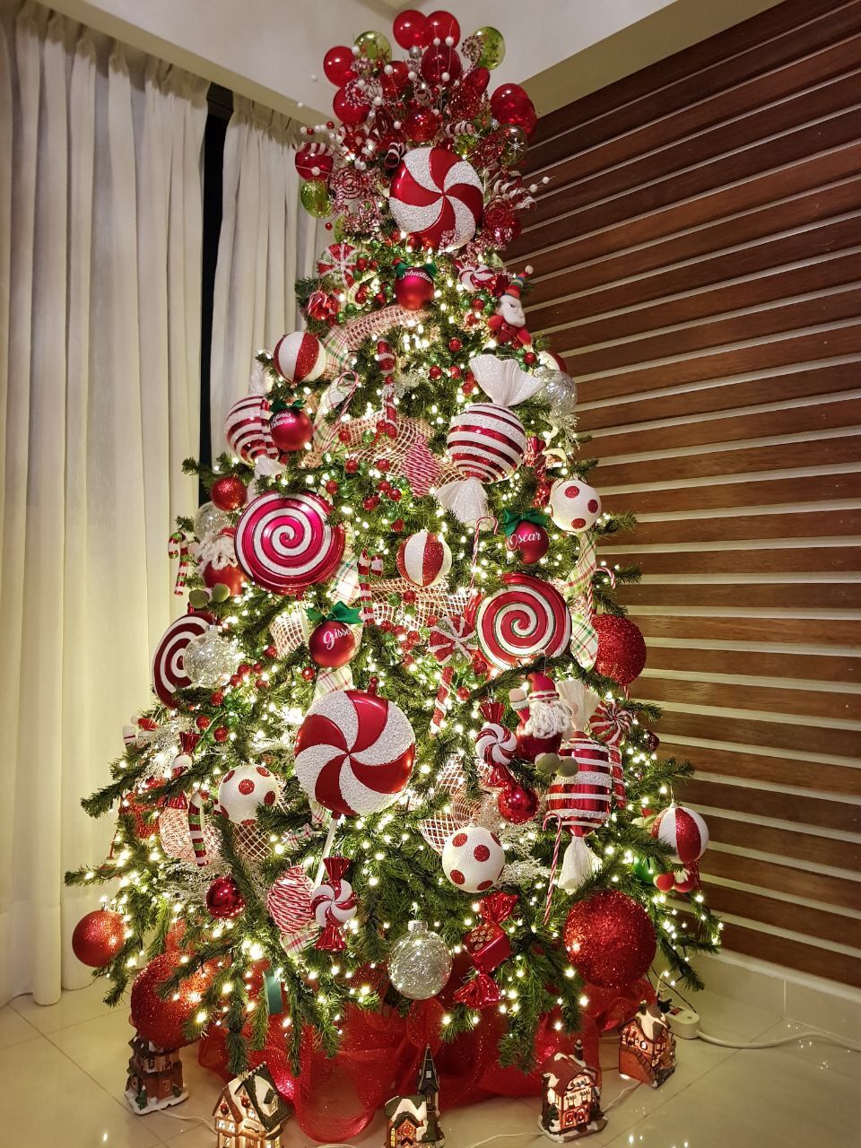 candy cane christmas tree decor Candy Cane Christmas Tree Creative christmas trees, Christmas tree