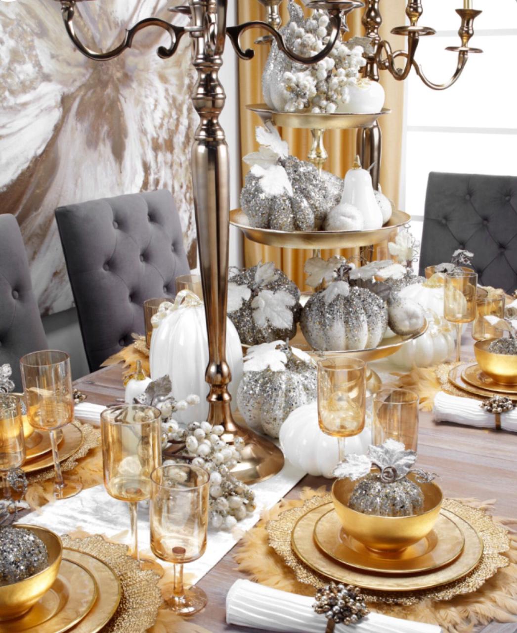 christmas decor silver and gold Gold/silver.... Christmas table decorations, Christmas table, Table