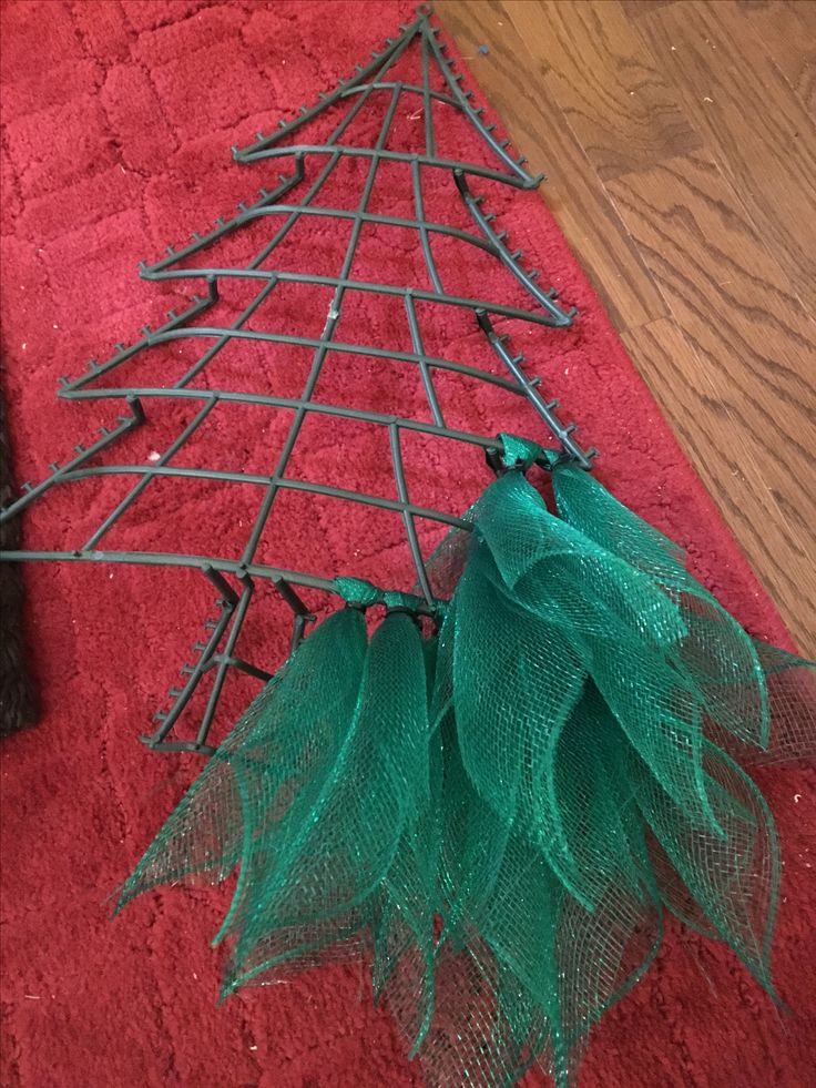 christmas tree decor with mesh Christmas Tree using Deco Mesh Deco mesh, Knitted scarf, Knitted