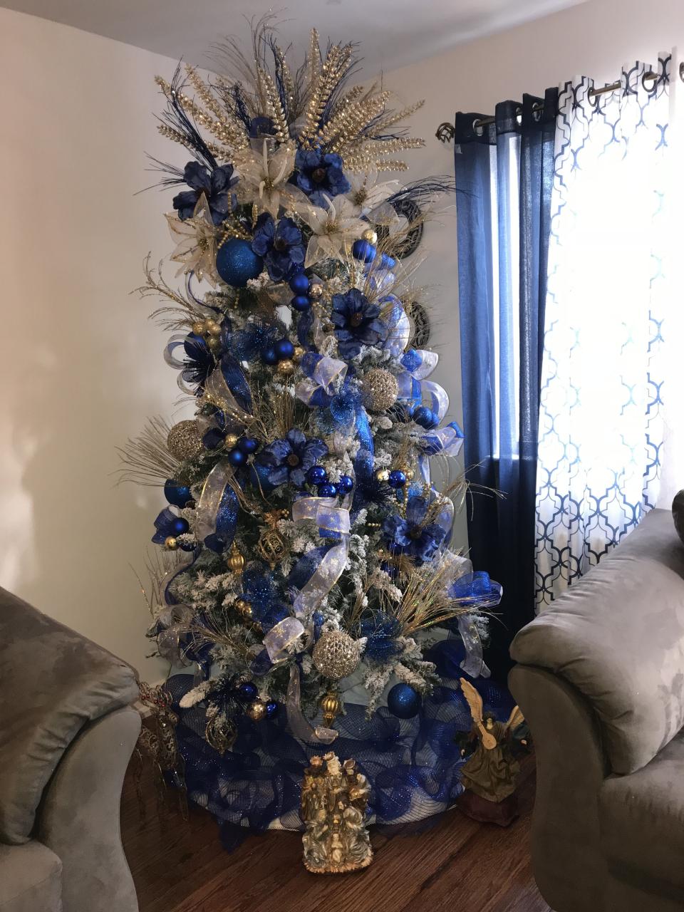 blue and gold christmas decor 20+ Blue Gold Christmas Tree HomeDecorish