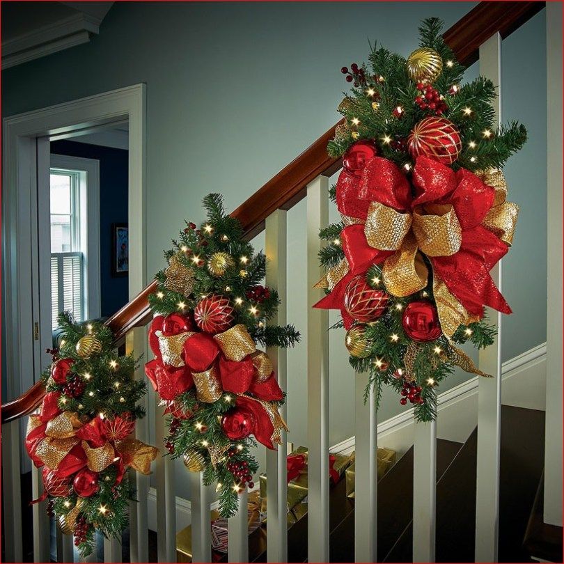 christmas decorations for indoor railings 20+ Christmas Railing Decoration Ideas The Urban Decor