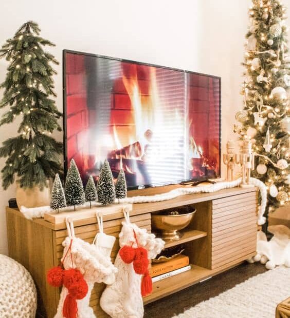 christmas decor for small apartment 25 Small Apartment Christmas Decor Ideas » Lady Decluttered