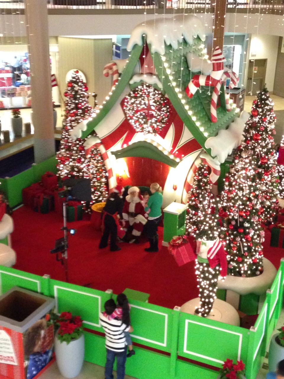 christmas decor of augusta Santa shop 2 in Augusta, Noel Christmas, Christmas Display