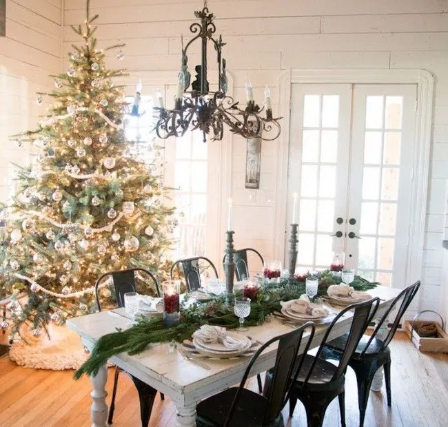 joanna gaines farmhouse christmas decor 50 Rustic Farmhouse Christmas Decorating Ideas 41 Farmhouse style