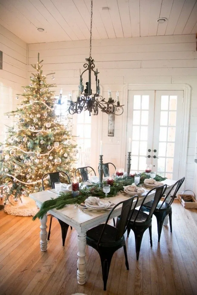 joanna gaines farmhouse christmas decor 50 Rustic Farmhouse Christmas Decorating Ideas 41 Farmhouse style