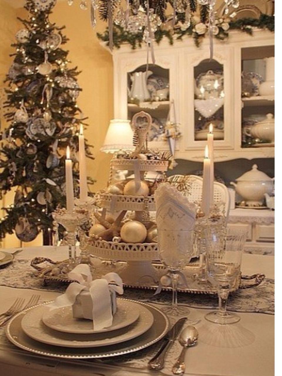 christmas decorating ideas for 2024 pinterest Beautiful! Christmas table decorations, Christmas tablescapes