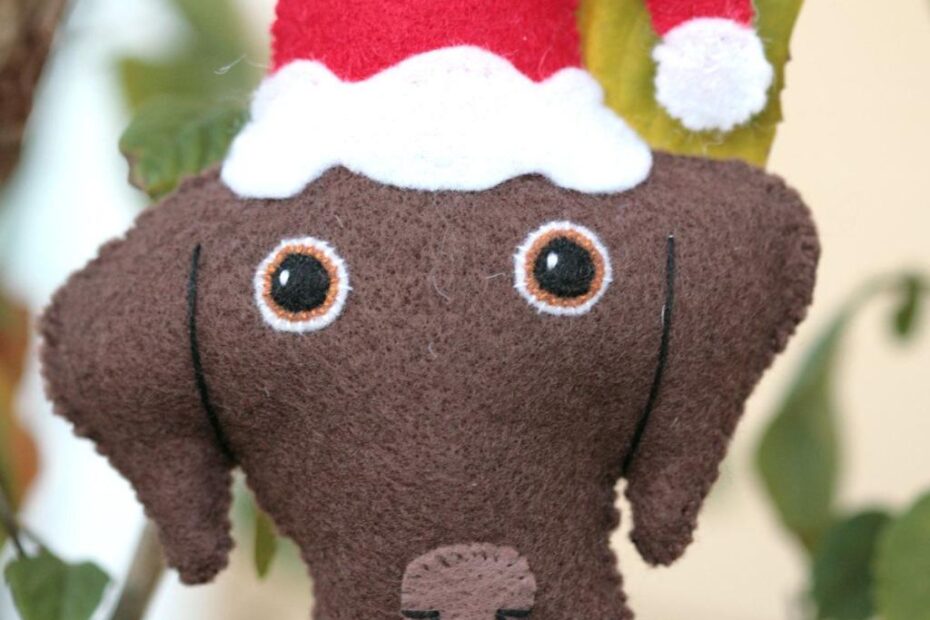 chocolate lab christmas decor DIY Chocolate Lab Christmas Tree Craft