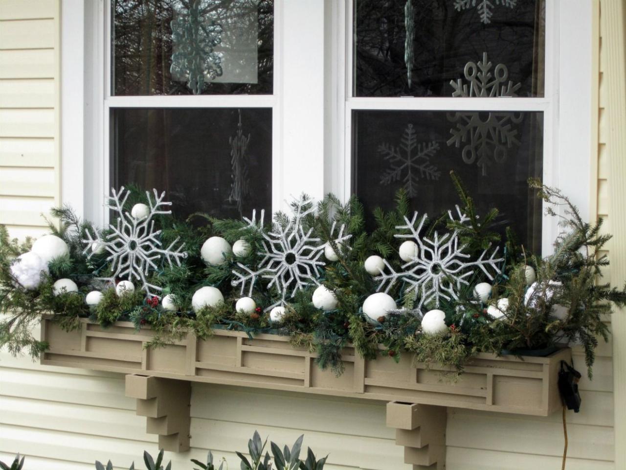 christmas decorating ideas for window boxes Window box decorated for winter Winter Window Boxes, Christmas Window