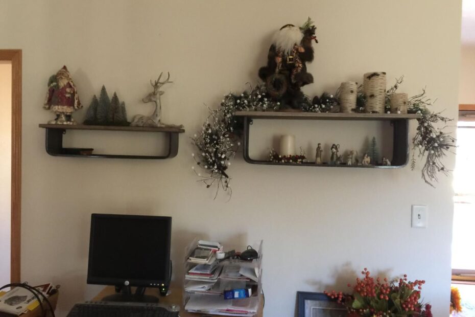 floating shelves christmas decor Christmas shelves Floating shelves, Shelves, Christmas