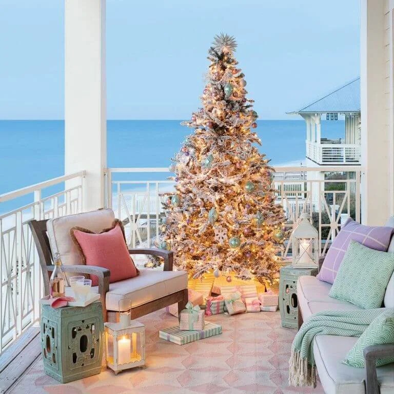 balcony decor for christmas 24 Inspiring Christmas Balcony Decor Ideas You'll Love