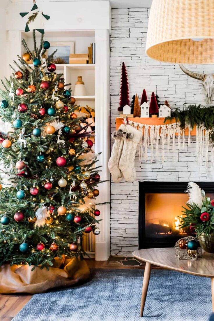 boho farmhouse christmas decor 30 Farmhouse Decorating Ideas for the Coziest Christmas Ever! A