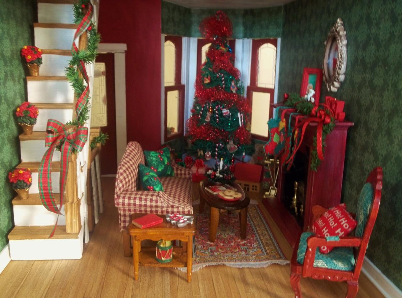 doll house christmas decor Ch+fo+blog+(47).JPG (1600×1188) Christmas room decor, Doll house