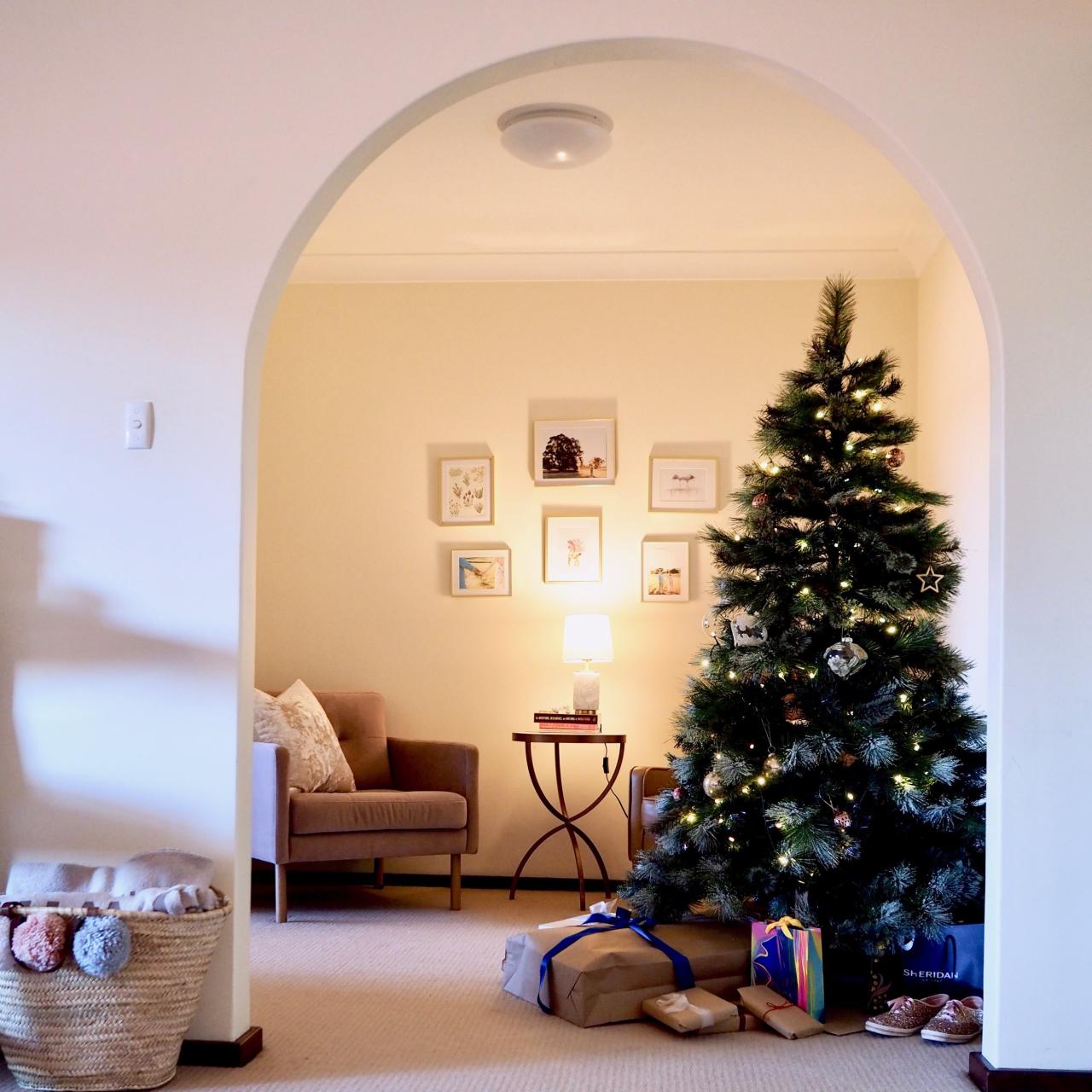 christmas decor ideas small apartment Simple Christmas Decor Ideas and Tips for a Small Apartment — Lauren