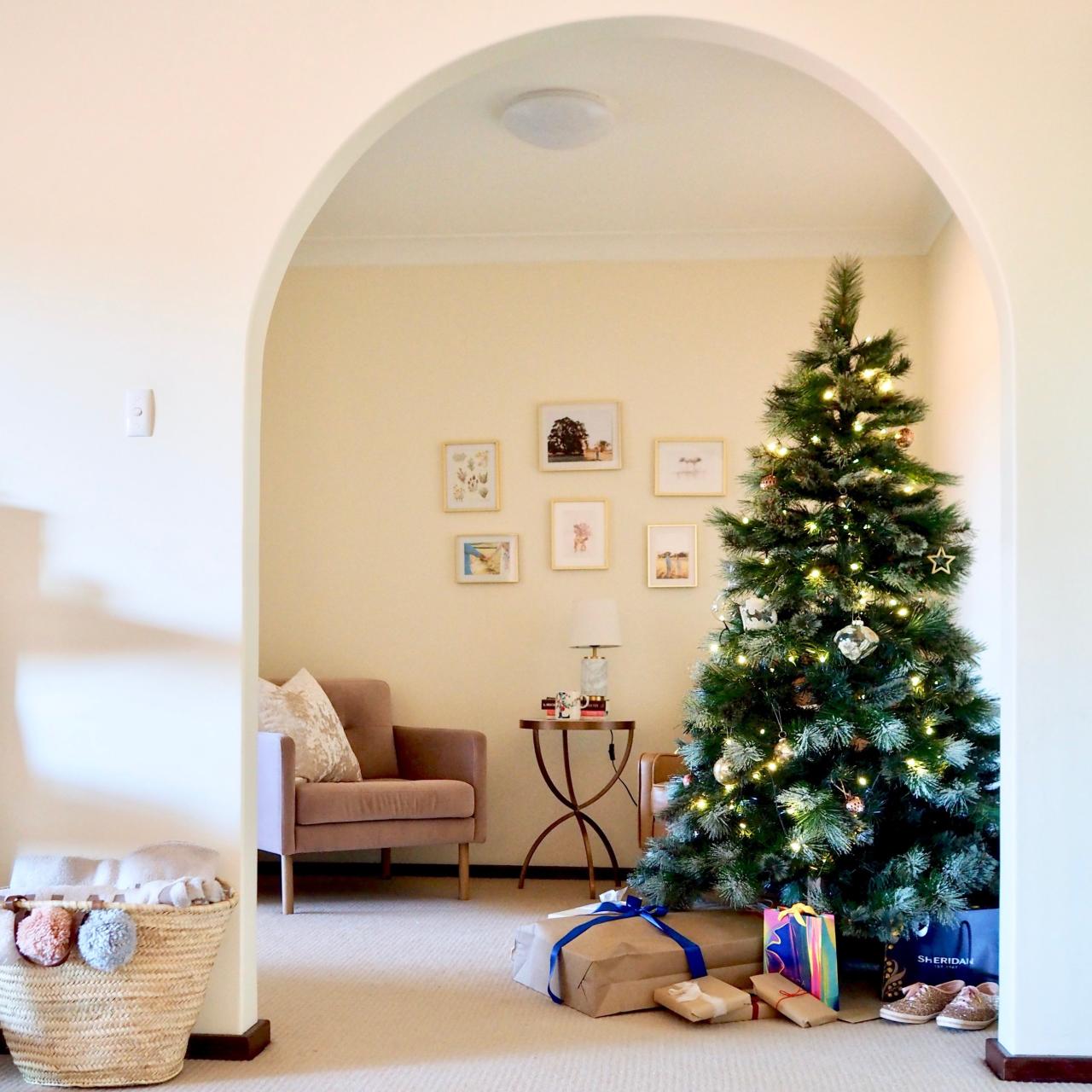 christmas decor ideas small apartment Simple Christmas Decor Ideas and Tips for a Small Apartment — Lauren