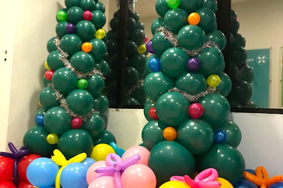 christmas tree decor with balloons Christmas Balloon Tree Sculpture THAT Balloons