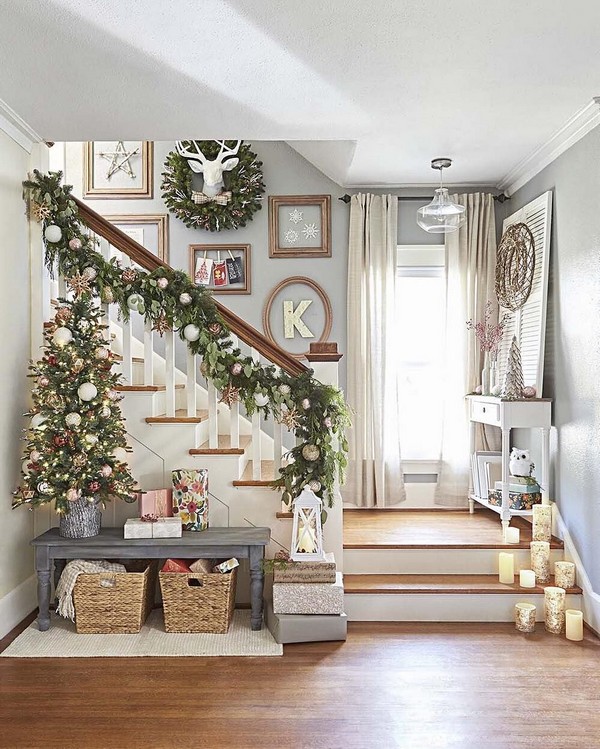 christmas entryway decor ideas Great Christmas Entryway Ideas And Decor Tips To Make It Look Inviting