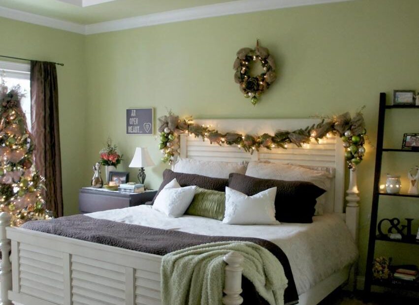 christmas decor for bedroom 30 Best Christmas Bedroom Decor Ideas