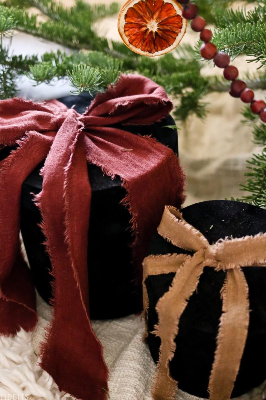 christmas decor ideas with ribbon Ribbon Decoration Ideas for Christmas and the Holiday Season