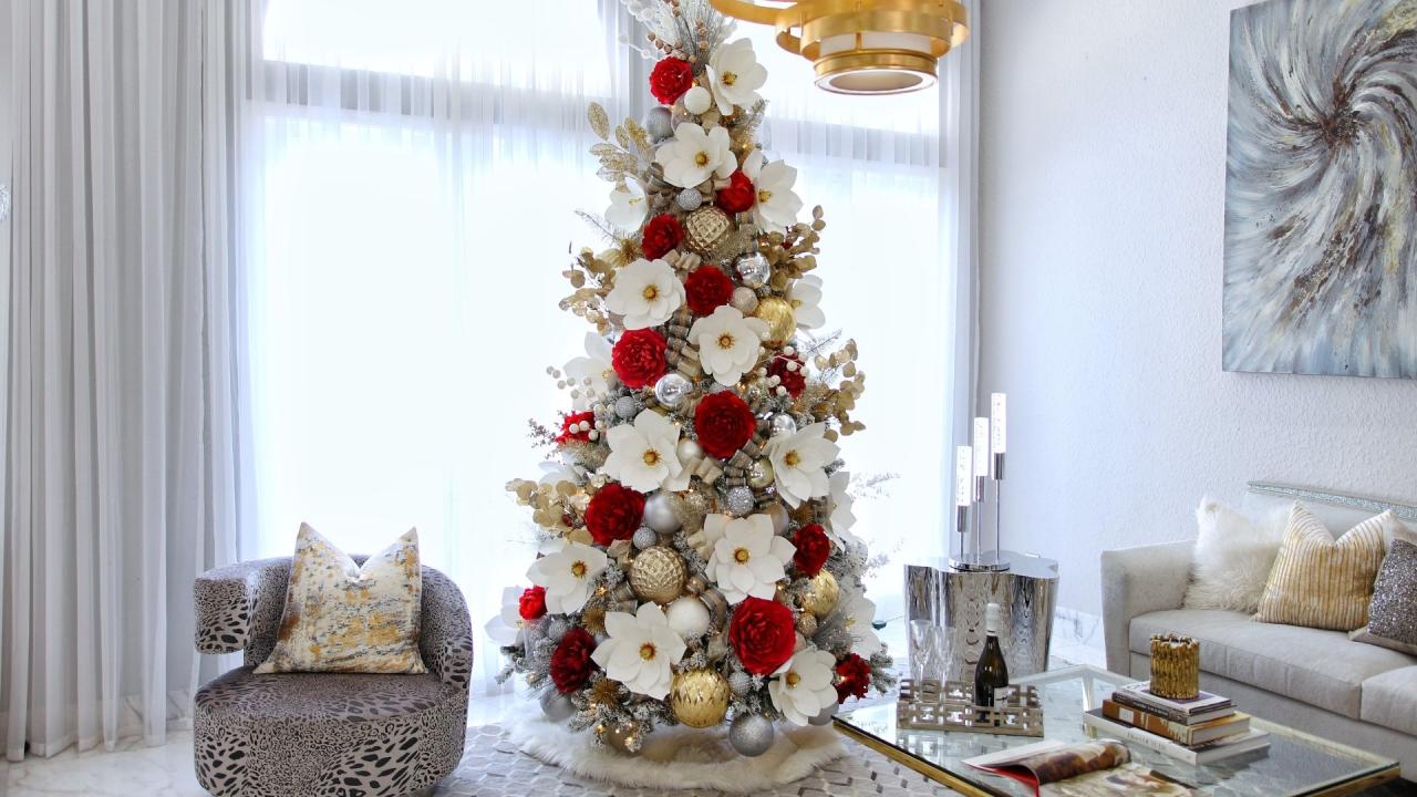 christmas tree decor flowers How To Decorate A Christmas Tree With Paper Flowers FancyBloom