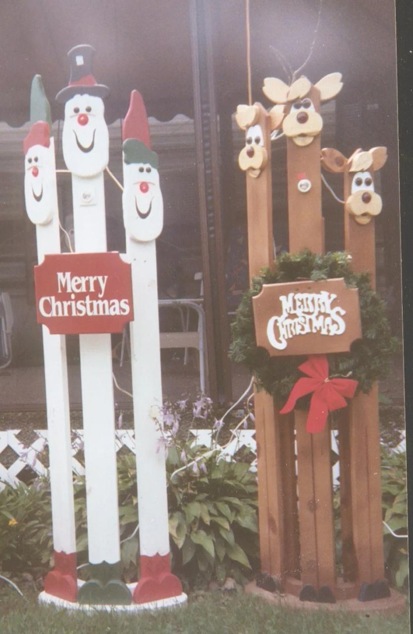 outdoor wooden christmas decor 31 Amazing Wooden Christmas Decoration Ideas