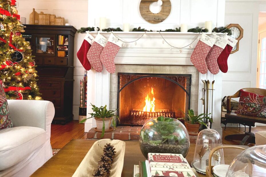 christmas fireplace wall decor Perfect Farmhouse Red Christmas Fireplace Mantel Decor with Christmas