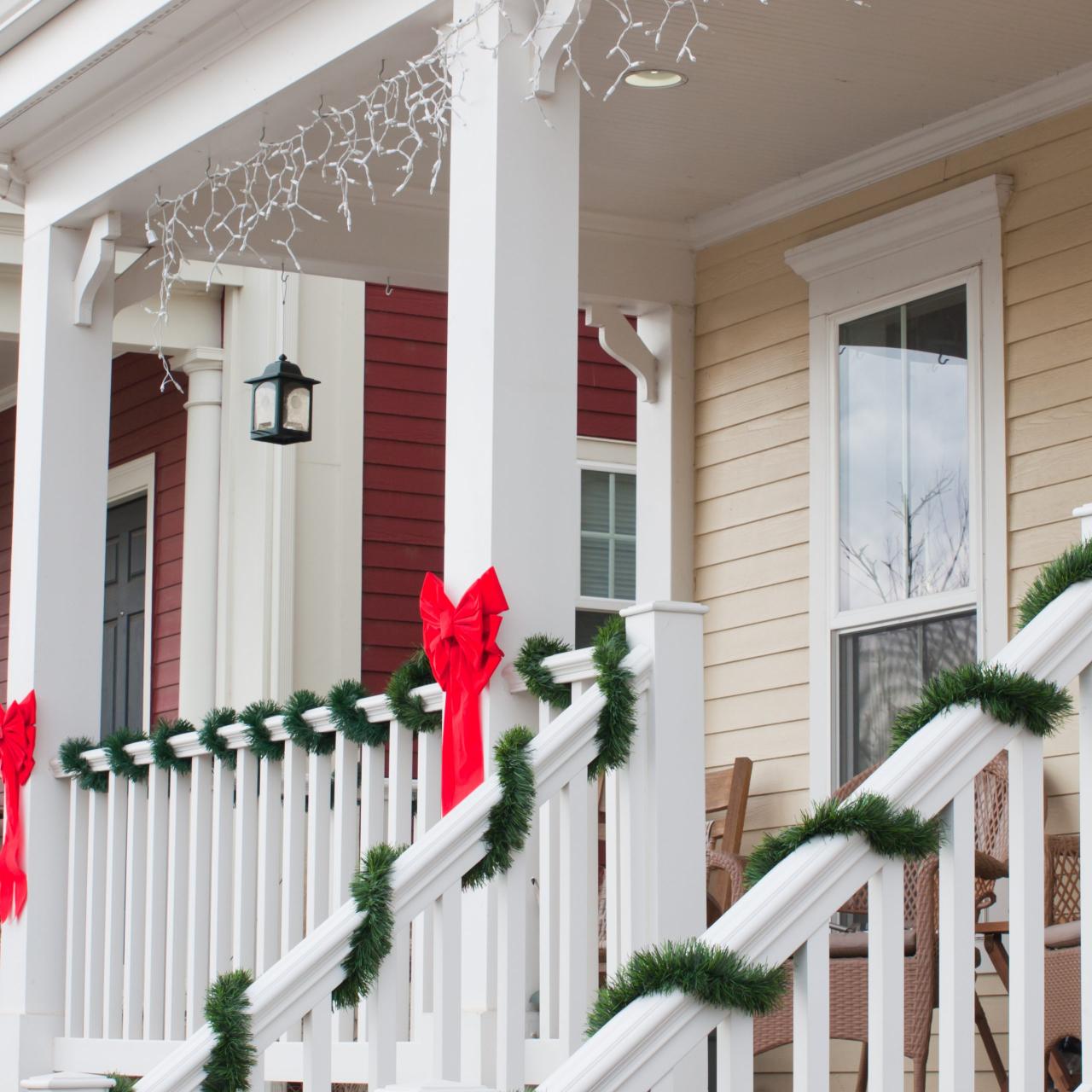 christmas decorations for outside railings Tips for Decorating Your Outdoor Space This Christmas