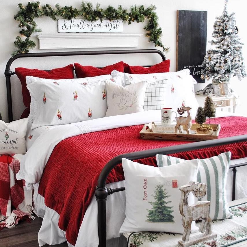 bedroom decor for christmas 25 Christmas Bedroom Decor Ideas for a Cozy Holiday Bedroom!