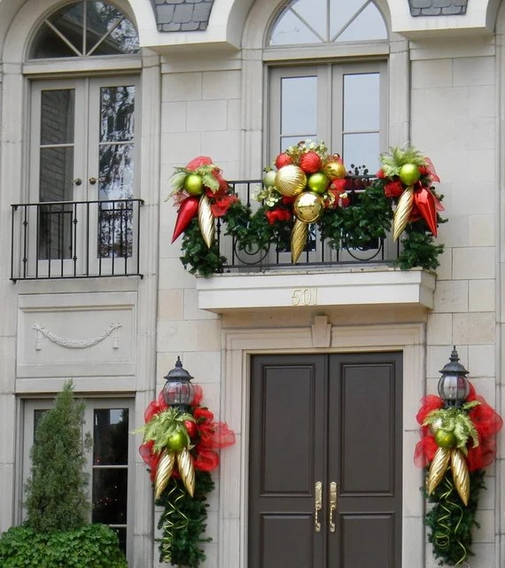 balcony decor for christmas Ideas to Decorate a Balcony for Christmas