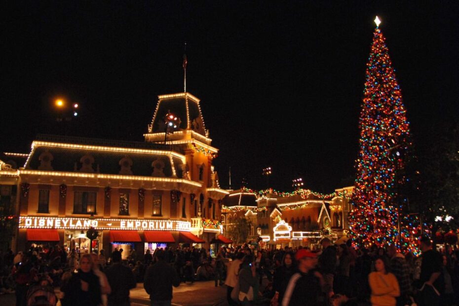 christmas decorations at disneyland Disneyland Christmas Decorations