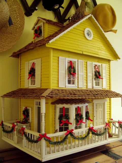 doll house christmas decor Dollhouse Decorated for Christmas