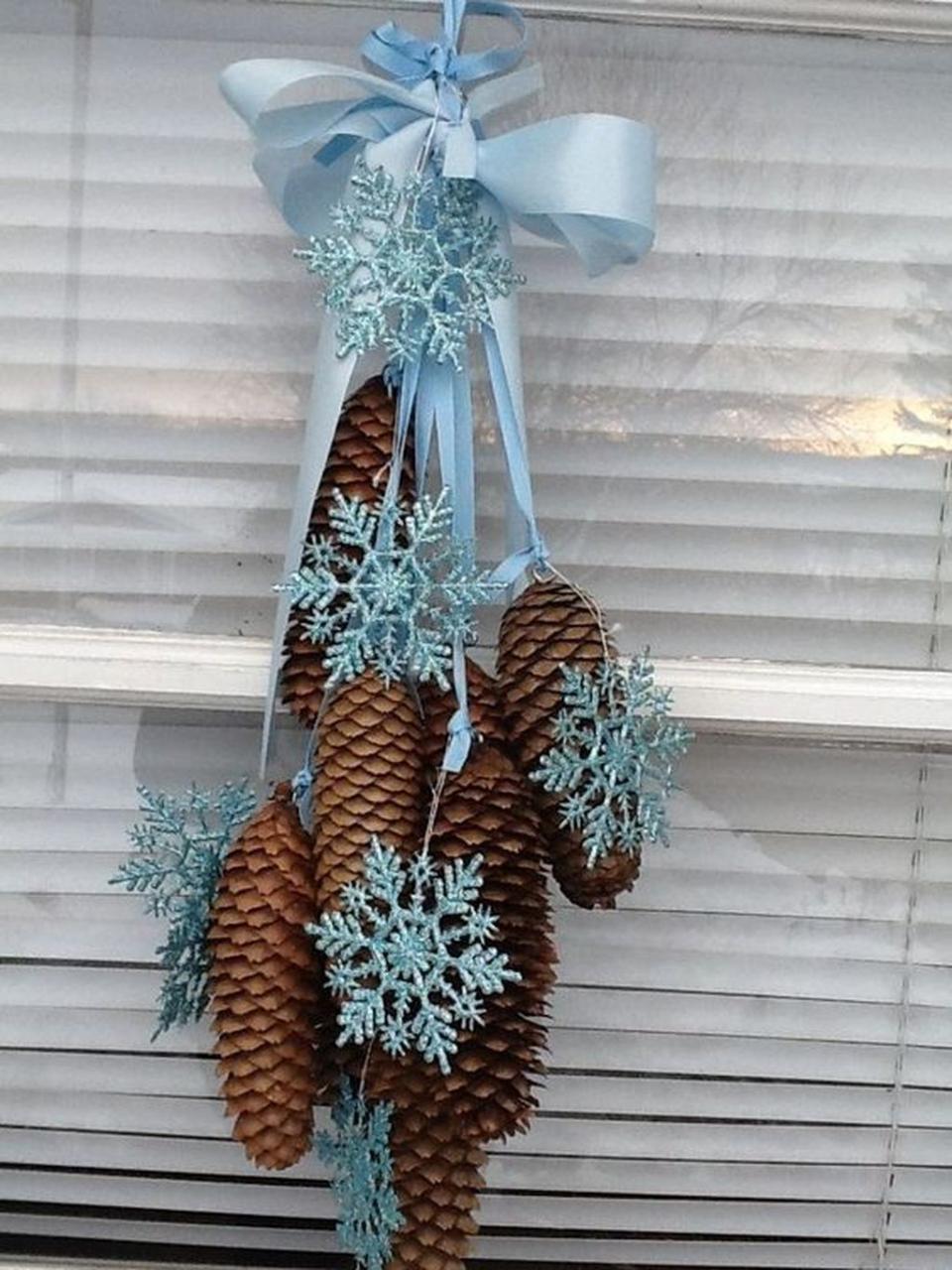 christmas decoration ideas pine cones 20+ Pine Cones Christmas Decorations DECOOMO