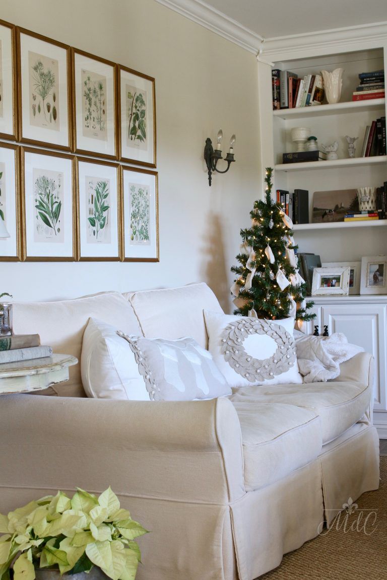 christmas decor ideas white 23 Chic White Christmas Decor Ideas for a Stylish Holiday