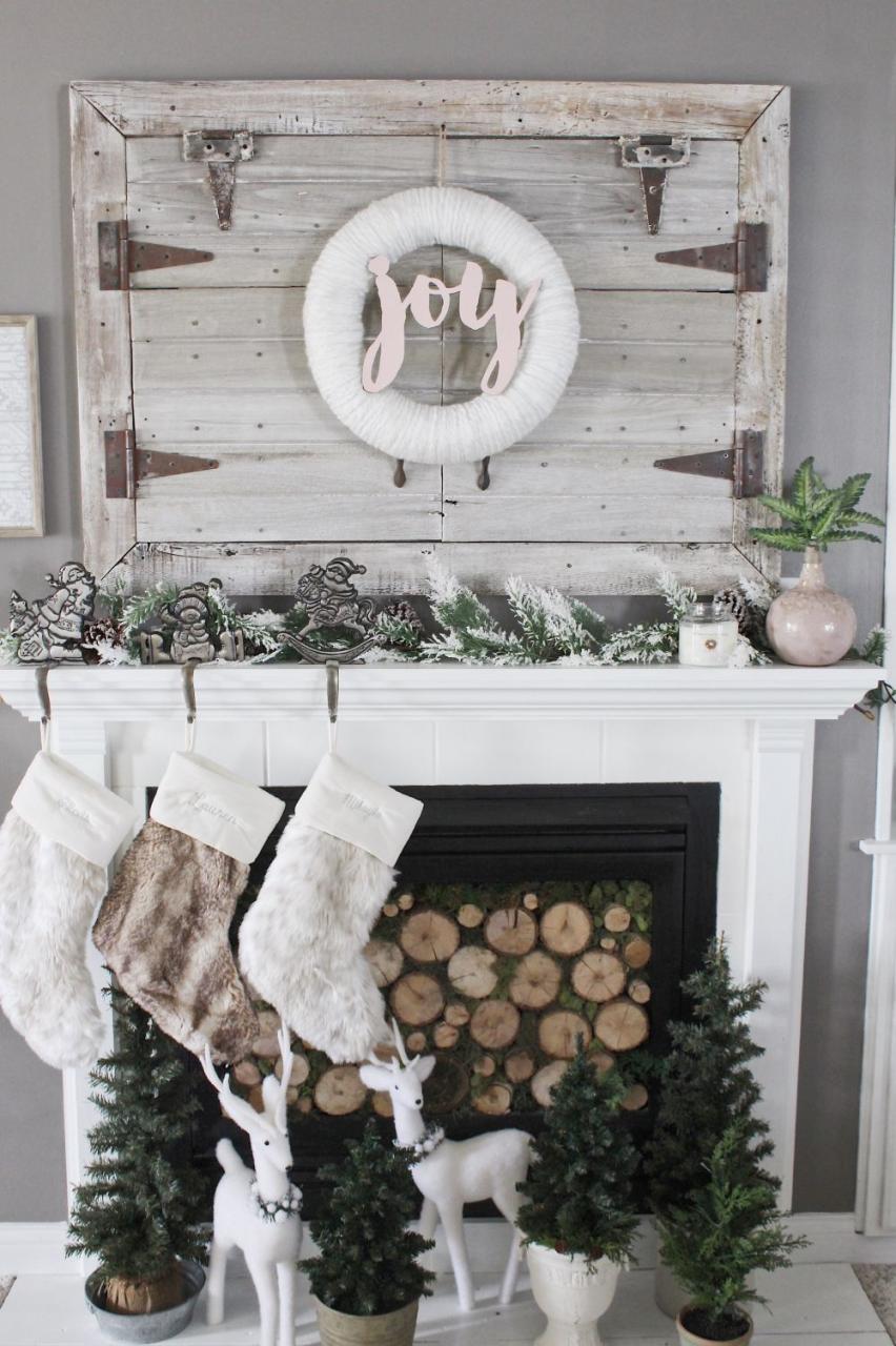 farmhouse christmas fireplace decor Farmhouse Christmas Fireplace Decor Homedit